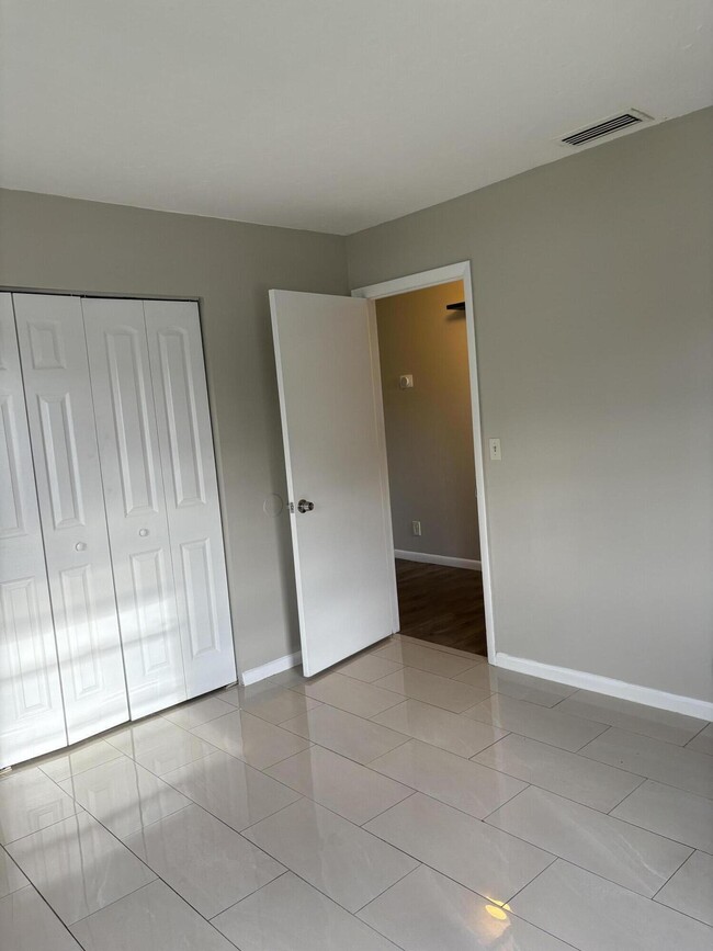 Building Photo - 1704 Citation Dr