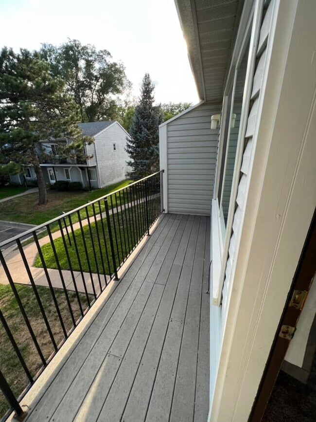 Building Photo - 1409 Farrington St