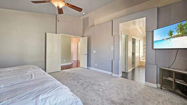 Building Photo - 13888 W Wilshire Dr