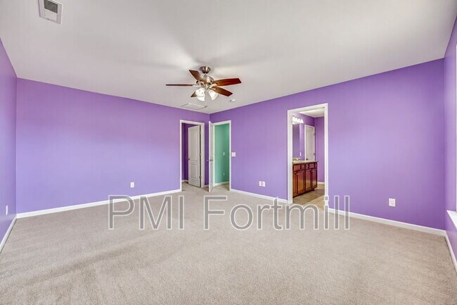 Building Photo - 1080 Crescent Moon Dr