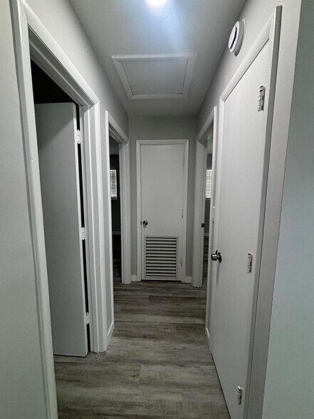 Building Photo - 9109 Bamboo Dr