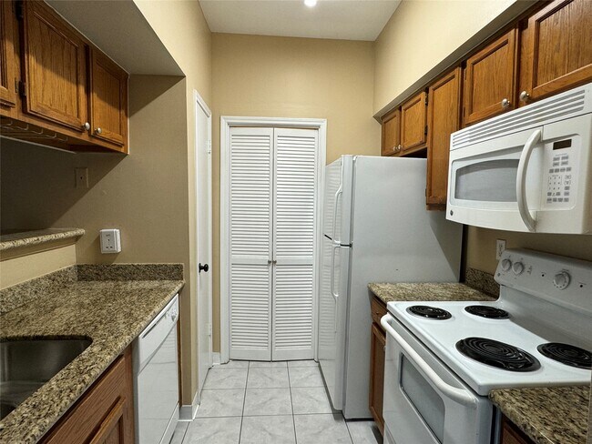 Building Photo - 6500 Harbor Town Dr