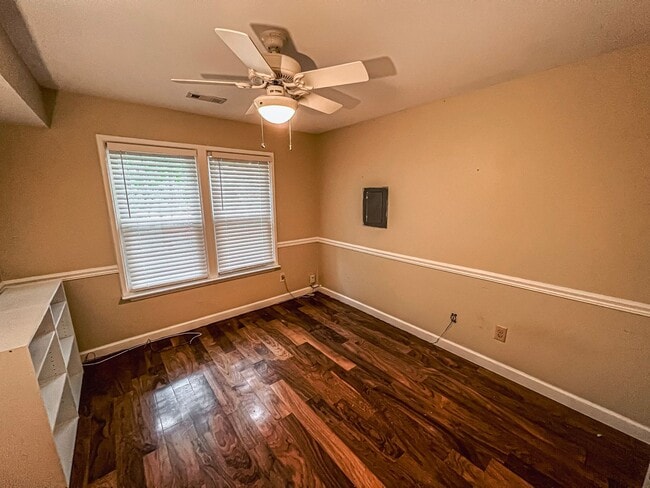 Building Photo - Bright And Relaxing 2 Bed 2 Bath Partially Furnished Home in Beautiful Franklin Farm Foundation