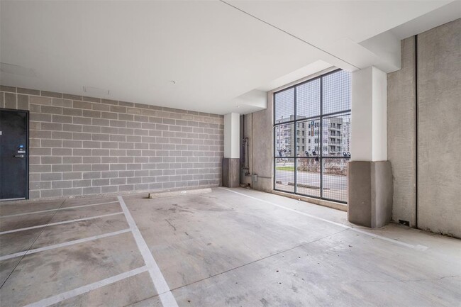 Building Photo - 2235 E 6th St