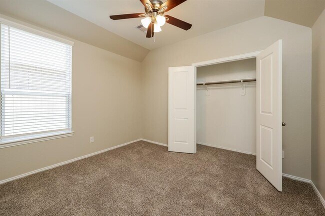 Building Photo - 29884 Dovetail Blf Ln