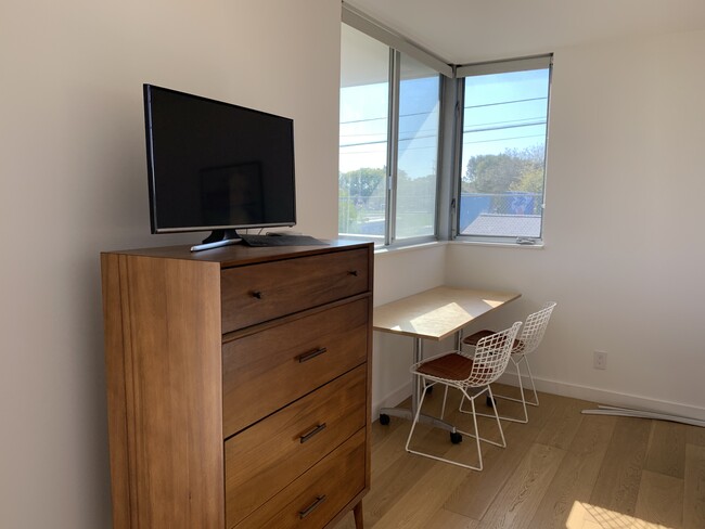 Desk & Dresser - 838 25th St