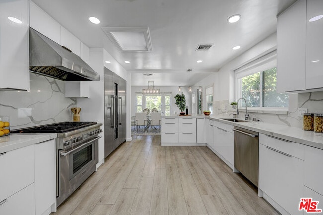 Building Photo - 344 S Camden Dr
