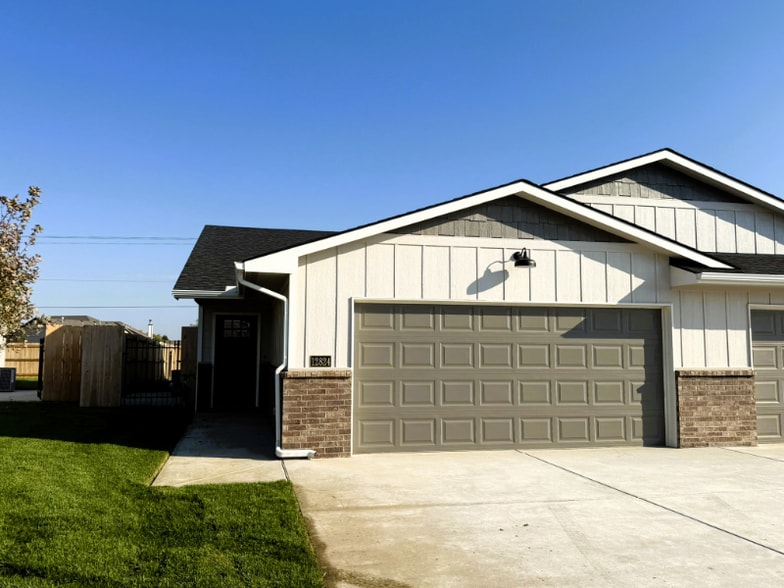 Building Photo - 12824 W Cowboy St