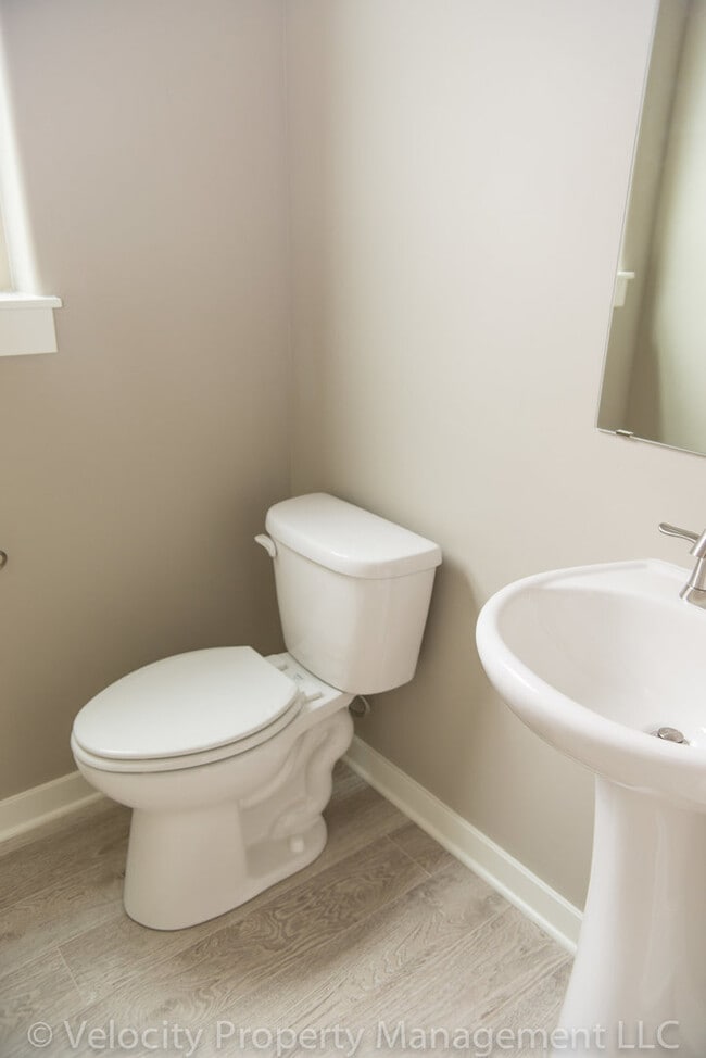 Building Photo - Half off First Months Rent!!Beautiful Home in SW Redmond!