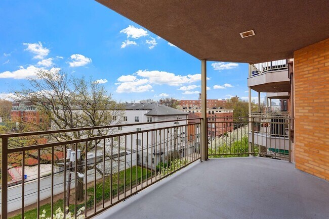 Building Photo - 920 Jefferson St