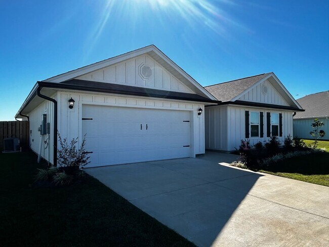 Building Photo - 4BR/2BA Gulf Shores home with community pool