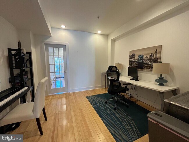 Building Photo - 1013 V St NW