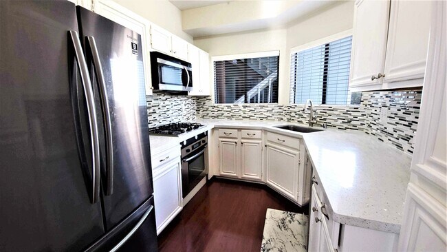 Building Photo - 37168 Meadowbrook Common, Unit 105
