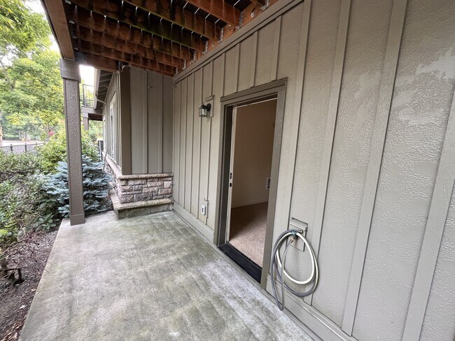 Building Photo - 7907 NE Rockne Way