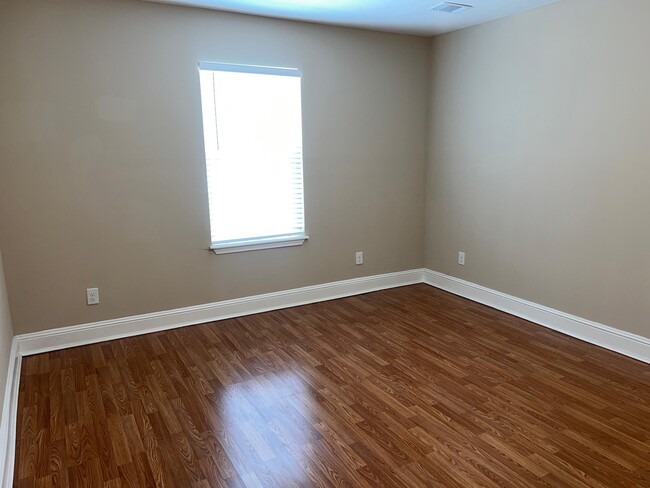 Building Photo - 202 Shetland Dr