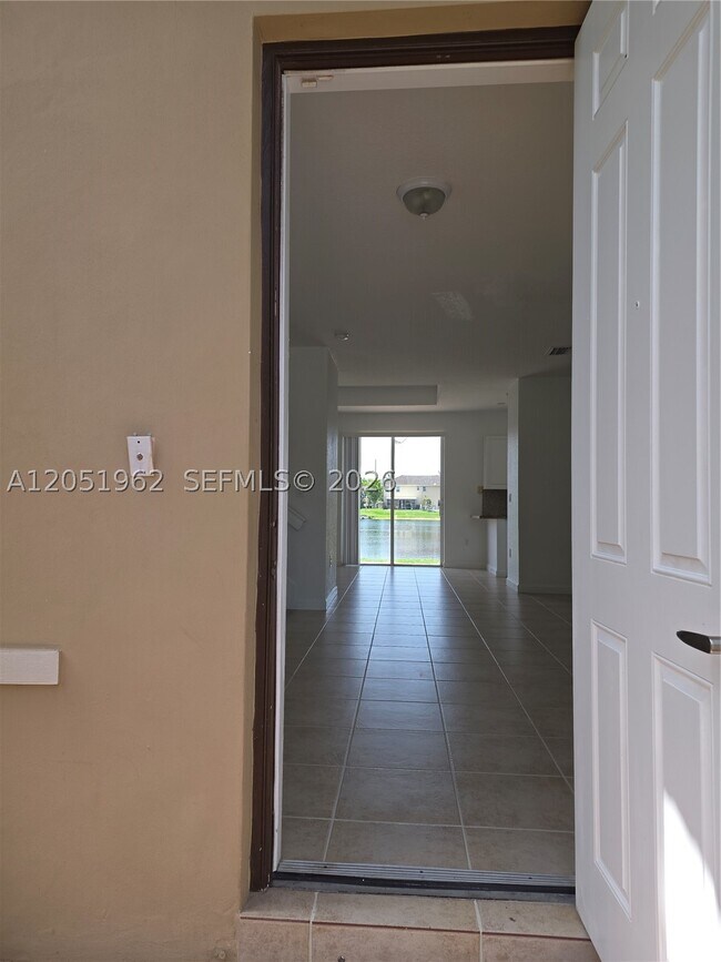 Building Photo - 15255 SW 9th Way