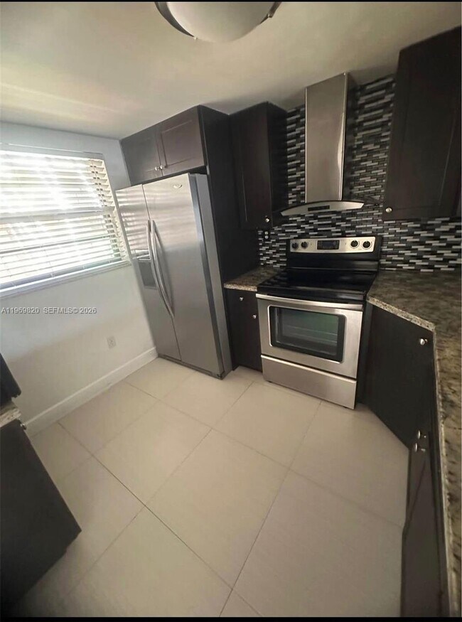 Building Photo - 10845 SW 112th Ave