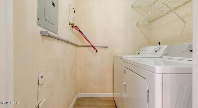 Building Photo - 218 White Sandy Dr