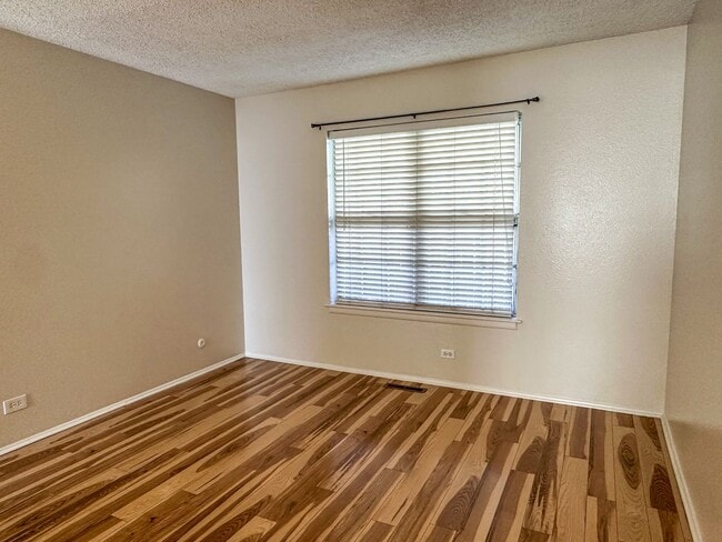 Building Photo - End-Unit Condo in Southglenn