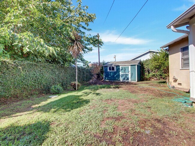 Building Photo - 3 bedrooms, 2 bathrooms house in La Habra