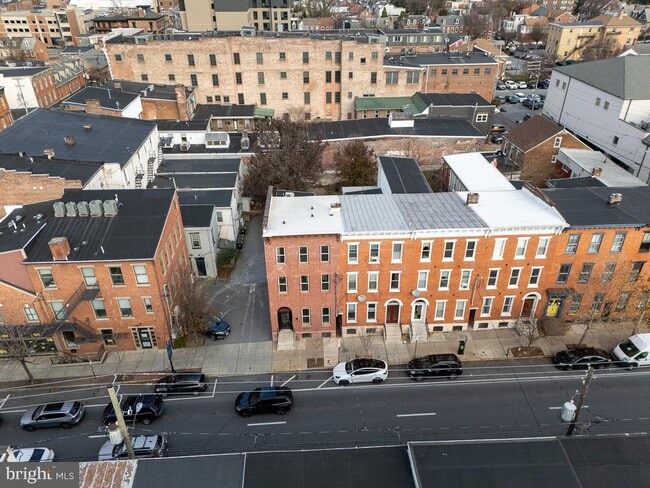 Building Photo - 11 E Walnut St