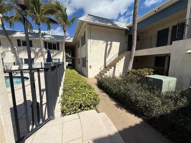 Building Photo - 8607 SW 68th Ct