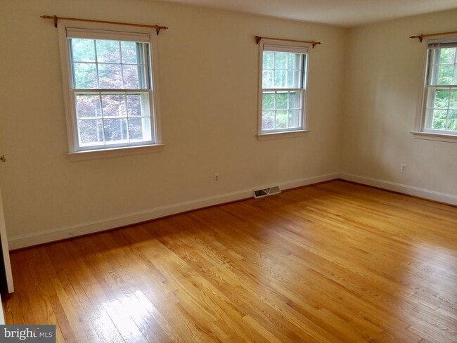 Building Photo - 128 Avon Rd