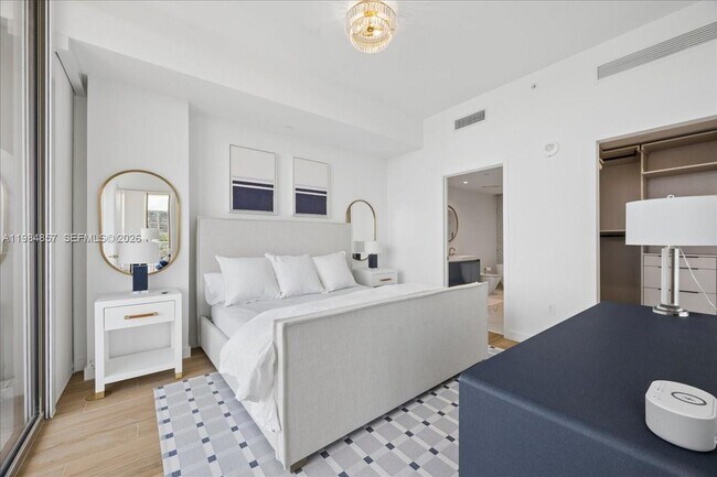 Building Photo - 2678 Tigertail Ave