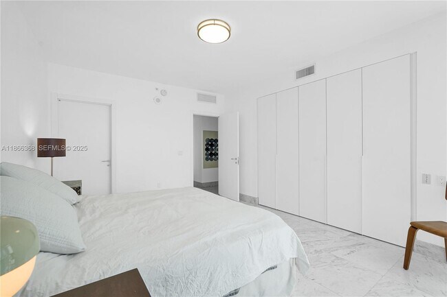 Building Photo - 3951 S Ocean Dr