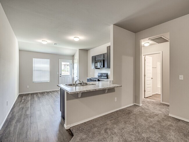 Building Photo - 629 W Lola Dr