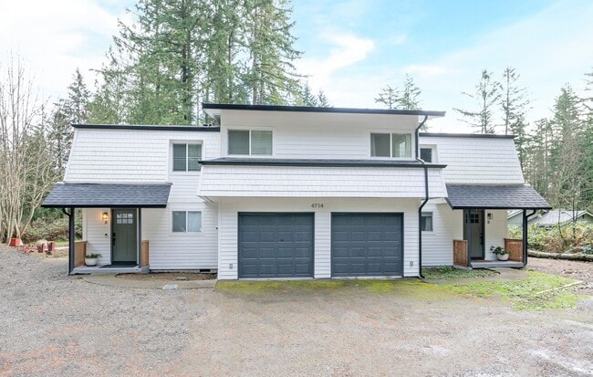 Building Photo - Updated Gig Harbor Duplex with Outdoor Space