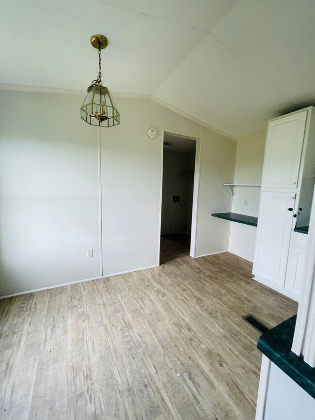 Building Photo - 2 BR, 2 BA Singlewide in Great Location in Pikeville!