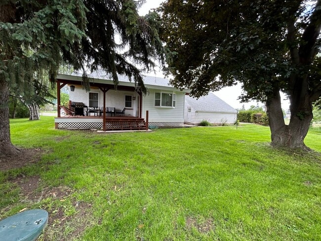 Building Photo - Fully furnished 3 bed 2 bath in Hamilton