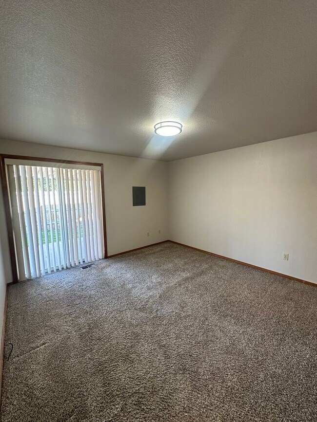 Building Photo - 1415-1417 E Beech St.