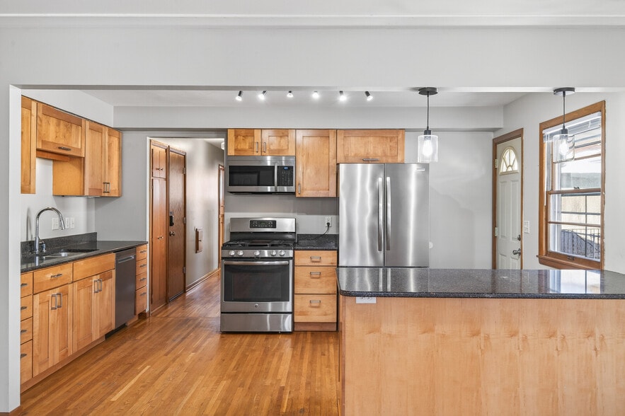 Building Photo - 1810 Ulysses St NE