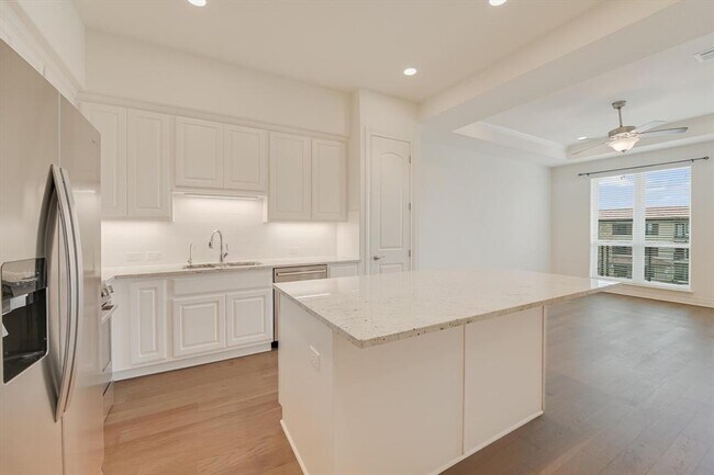 Building Photo - 102 Bella Toscana Ave