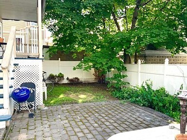 Building Photo - 33 Ossipee Rd