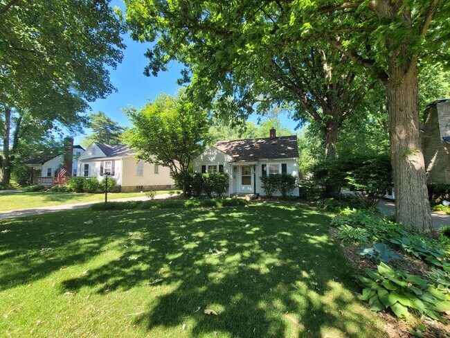 Building Photo - 6242 Evanston Ave