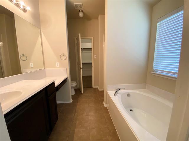 Building Photo - 848 Lake Forest Trl