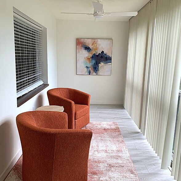 Building Photo - 5 High Point Cir W