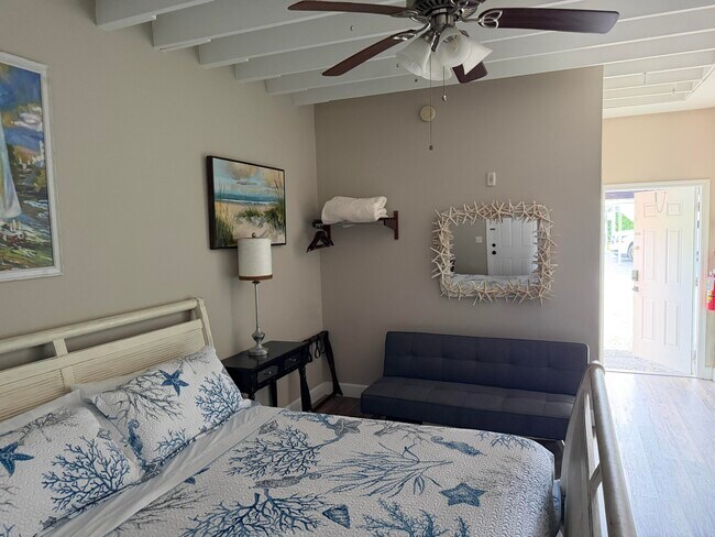 Building Photo - 3350 NE Indian River Dr