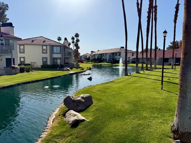 Building Photo - Charming 1-Bedroom Condo in a Prime Palm Desert Location