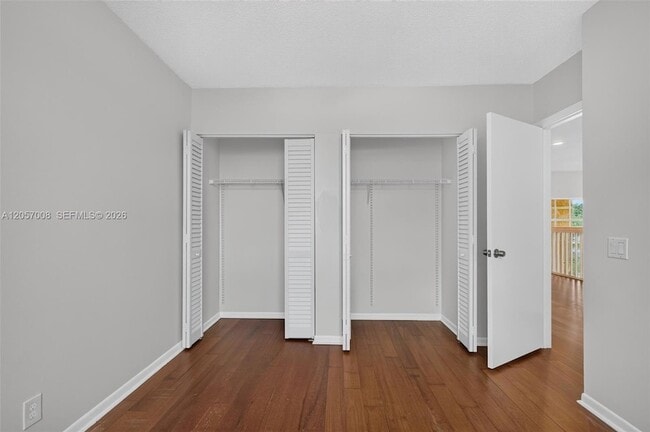 Building Photo - 498 Cambridge Ln