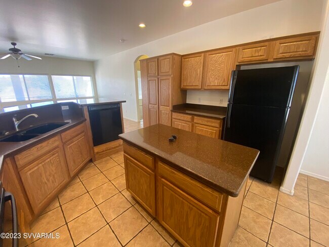 Building Photo - 1095 S Forest Ridge Dr