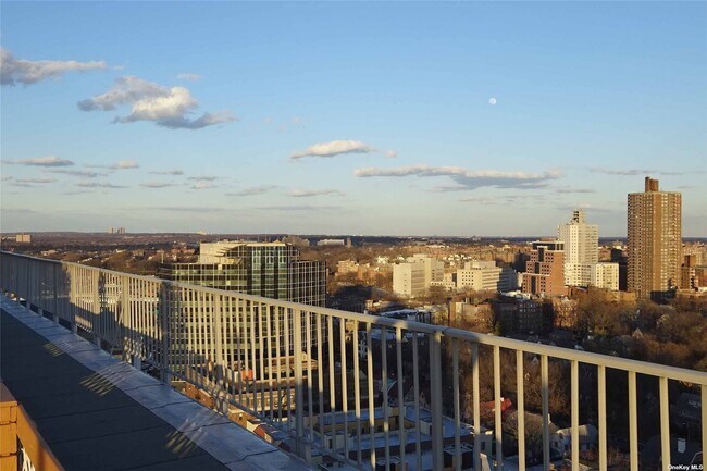 Building Photo - 118-17 Union Tpke Un