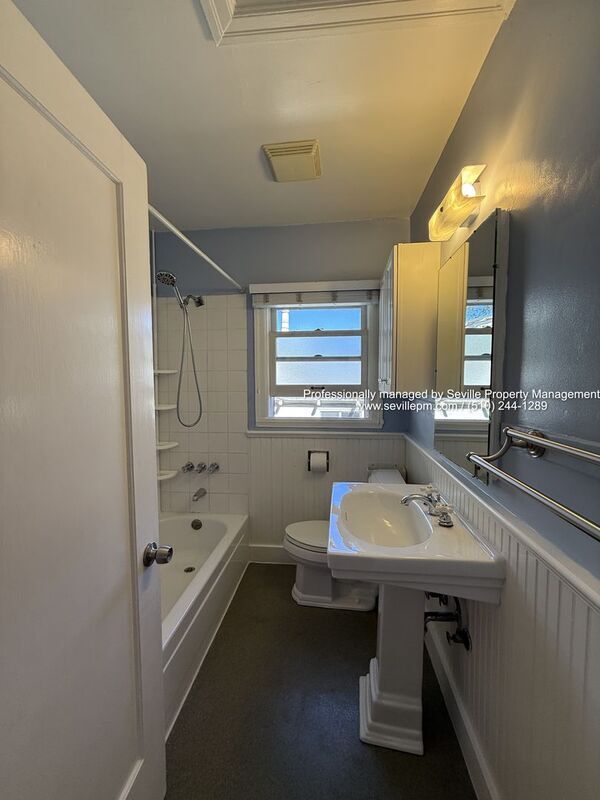 Building Photo - 2951 Madera Ave