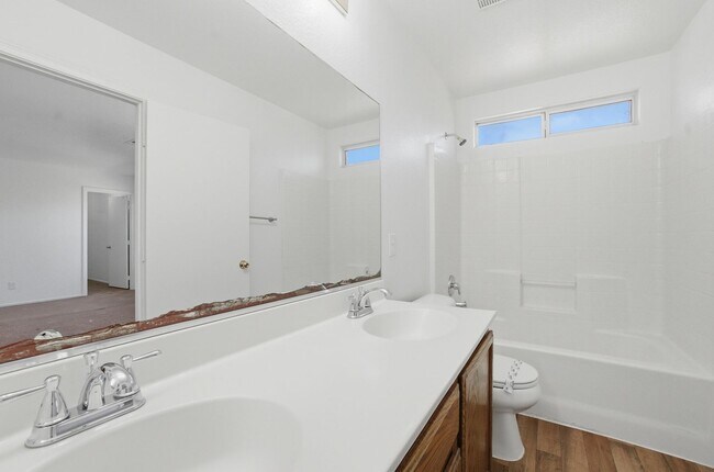 Building Photo - Stunning 4 bedroom home In North Las Vegas