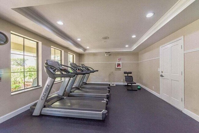 Building Photo - 630 S Sapodilla Ave