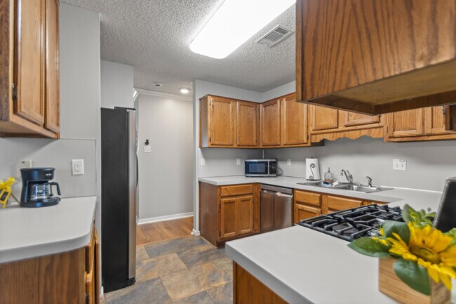 Building Photo - 106 Willow Grove Ct