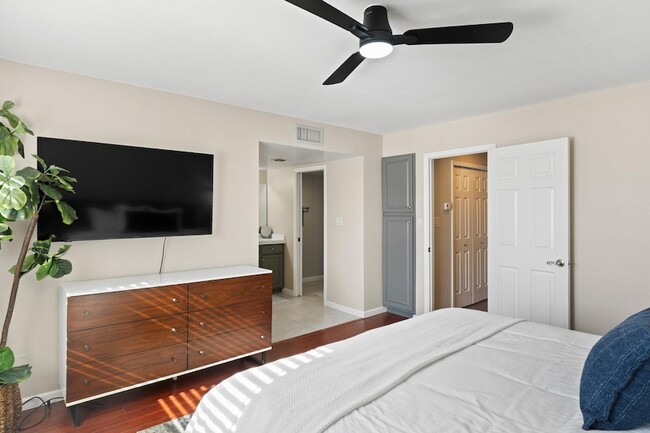 Building Photo - 7339 E Northland Dr